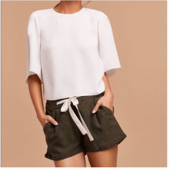 Aritzia Pants - Aritzia Wilfred Linen Blend Allegra Shorts in Olive Green Size 4